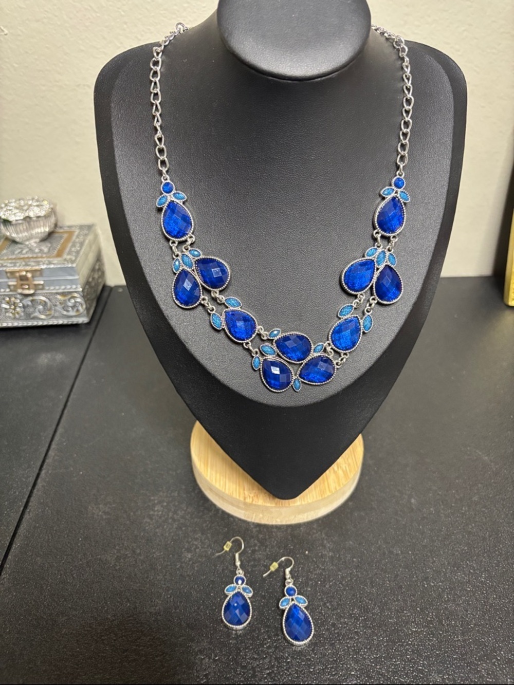 Elegant Blue Silver Tone Necklace Earrings Jewelry Set